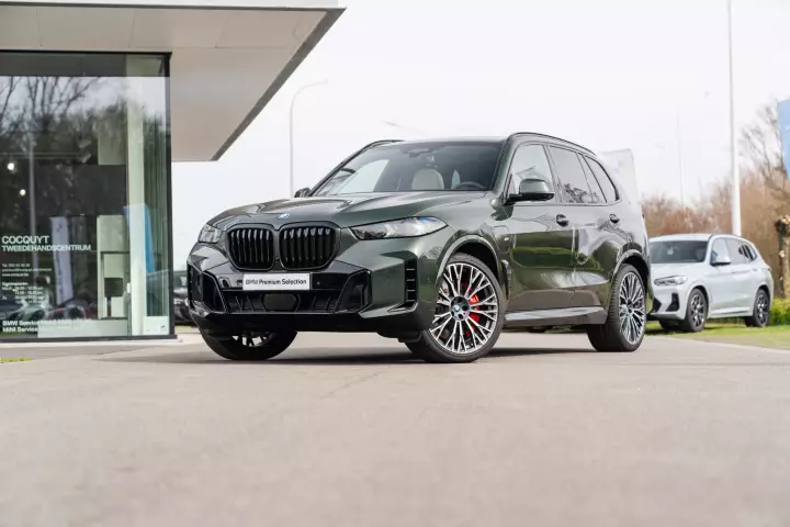 BMW X5 (G05 LCI) painted in Malachite Green II