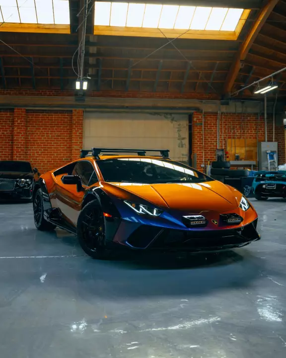 Lamborghini Huracán Sterrato painted in Blu Hal