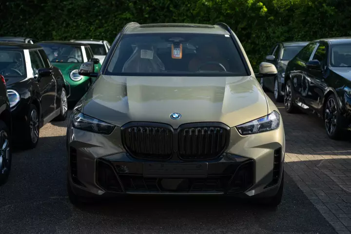BMW X5 (G05 LCI) painted in Brass