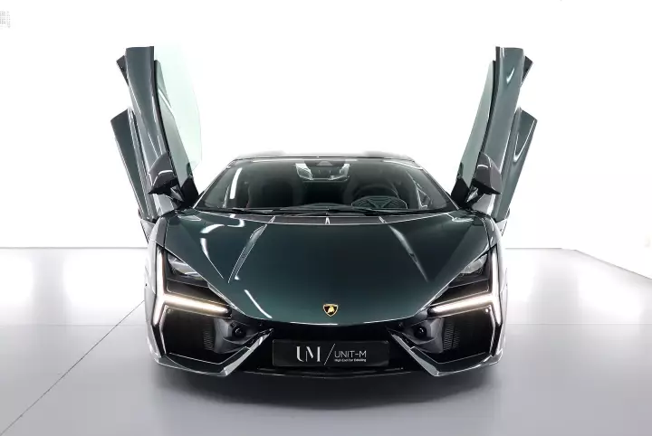 Lamborghini Revuelto painted in Verde Lares