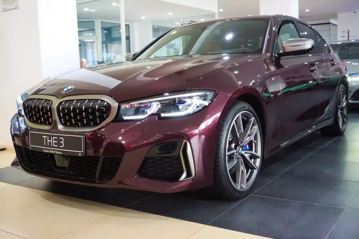 BMW 3 Series (G20) painted in Tramonto Bordeaux
