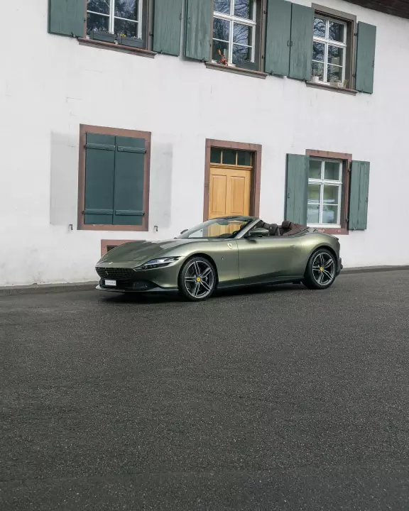 Ferrari Roma Spider painted in Verde Masoni