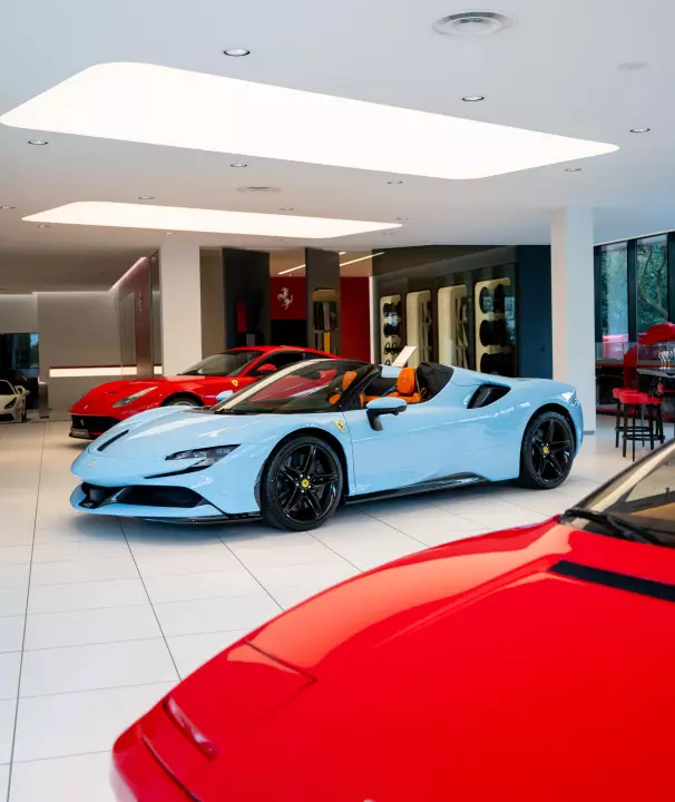 Ferrari SF90 Spider painted in Azzurro La Plata