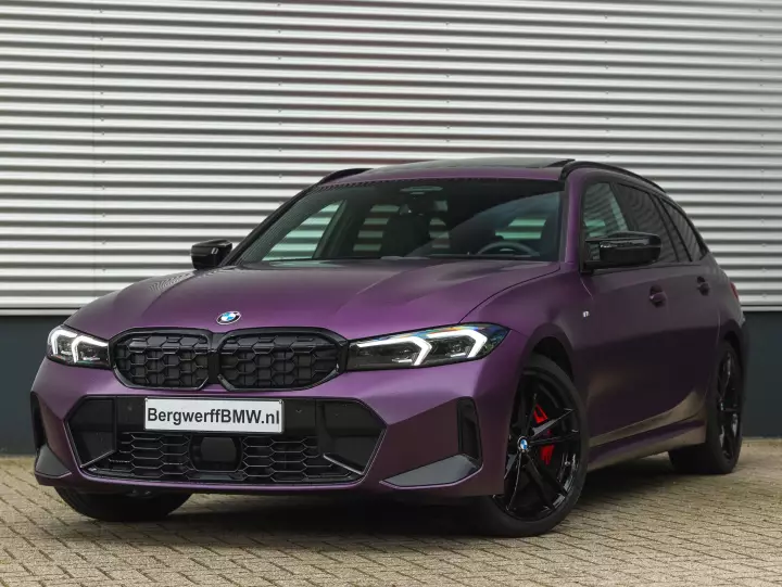 BMW 3 Series Touring (G21) painted in Frozen Purple