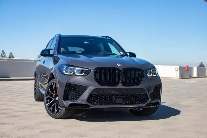 BMW X5 M (G05) painted in Brands Hatch Grey