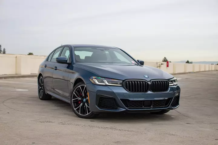 BMW 5 Series (G30) painted in Arctic Race Blue