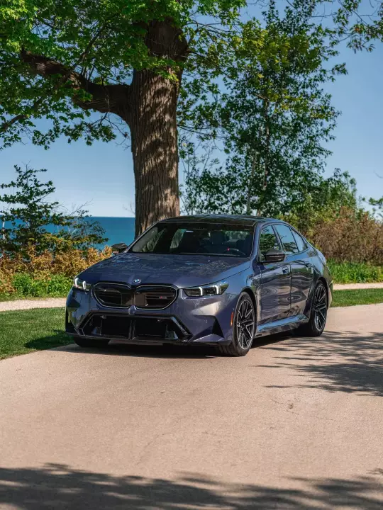 BMW M5 (G90) painted in Sepia II