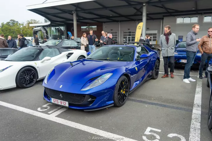 Ferrari 812 GTS painted in Blu Elettrico