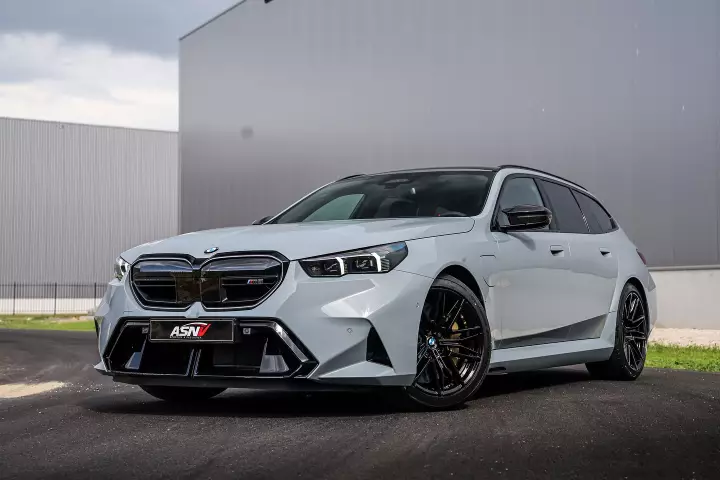 BMW M5 Touring (G99) painted in Brooklyn Grey
