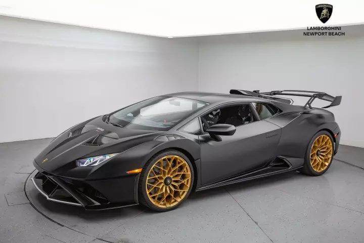 Lamborghini Huracán STO (LP640-2) painted in Nero Nemesis and Nero Noctis