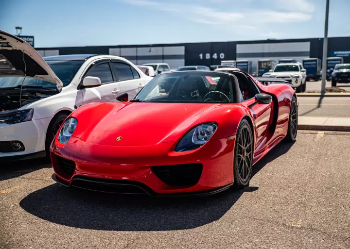 Porsche 918 Spyder painted in Guards Red