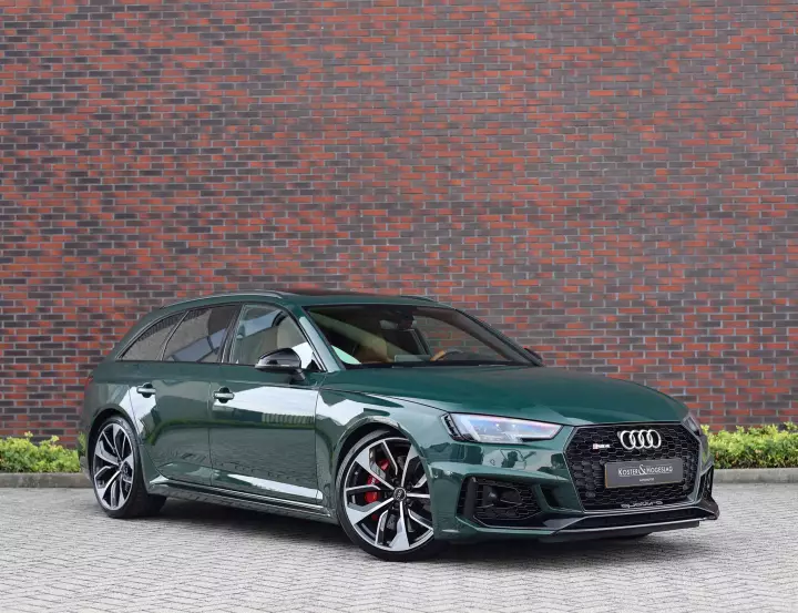 Audi RS4 Avant (B9) painted in Goodwood Green