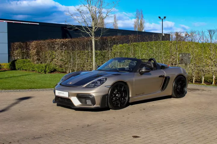 Porsche 718 Spyder RS (982) painted in Palladium Metallic
