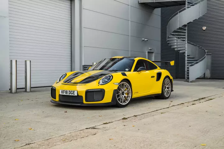 Porsche 911 GT2 RS (991) painted in Racing Yellow