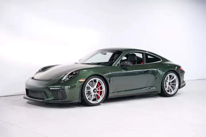 Porsche 911 GT3 Touring (991.2) painted in Oak Green Metallic