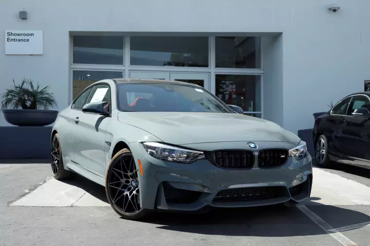BMW M4 (F82) painted in Grigio Medio