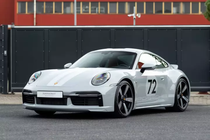 Porsche 911 Sport Classic (992) painted in Sport Grey Metallic