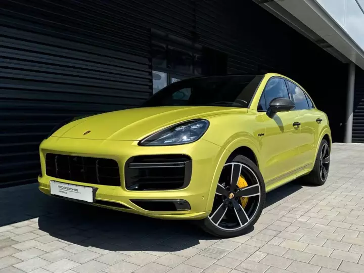 Porsche Cayenne Coupé (E3) painted in Peridot Metallic