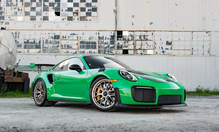 Porsche 911 GT2 RS (991) painted in Signal Green