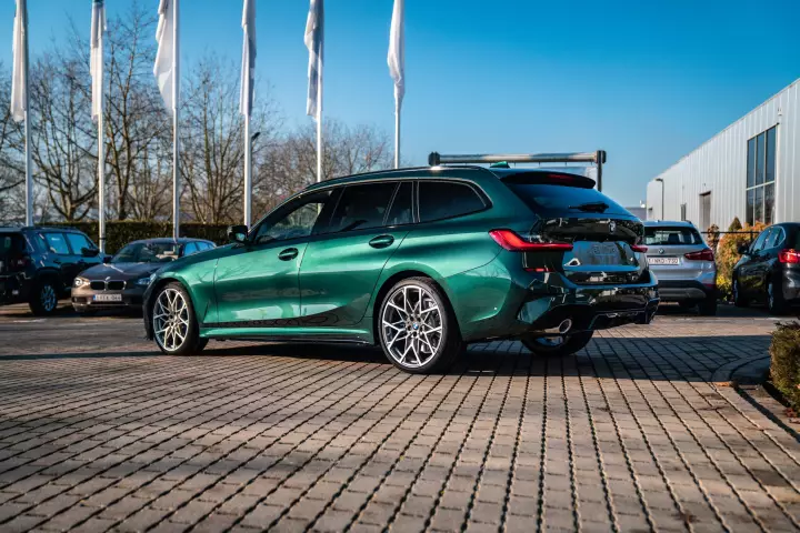 BMW 3 Series Touring (G21) painted in Peridot Green