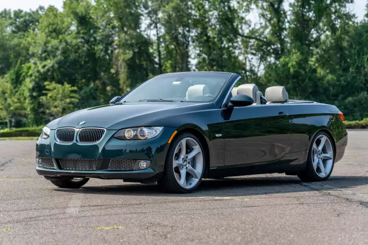 BMW 3 Series Convertible (E93) painted in Deep Green