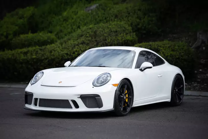 Porsche 911 GT3 Touring (991.2) painted in Carrara White Metallic