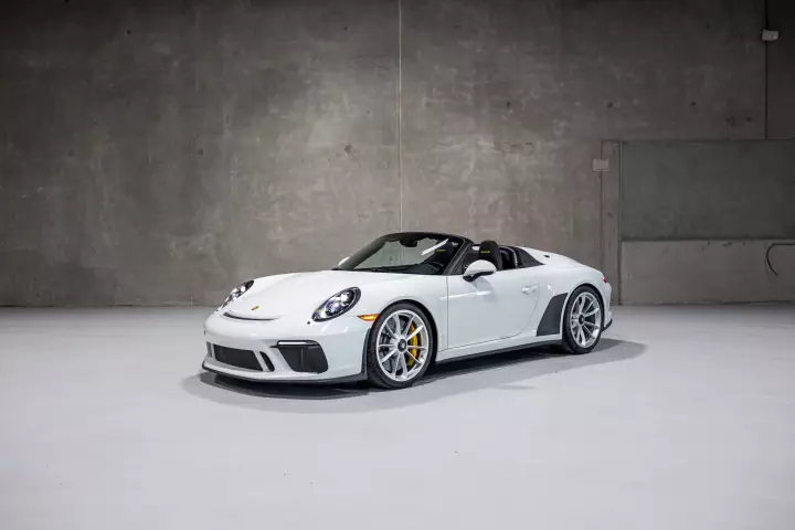 Porsche 911 Speedster (991) painted in Pure White