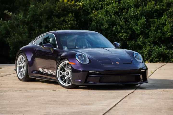 Porsche 911 GT3 Touring (992.1) painted in Viola Metallic