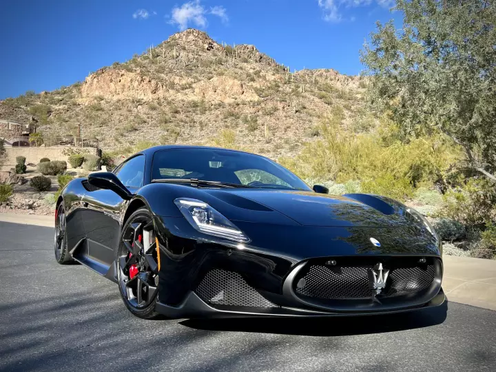 Maserati MC20 painted in Nero Enigma