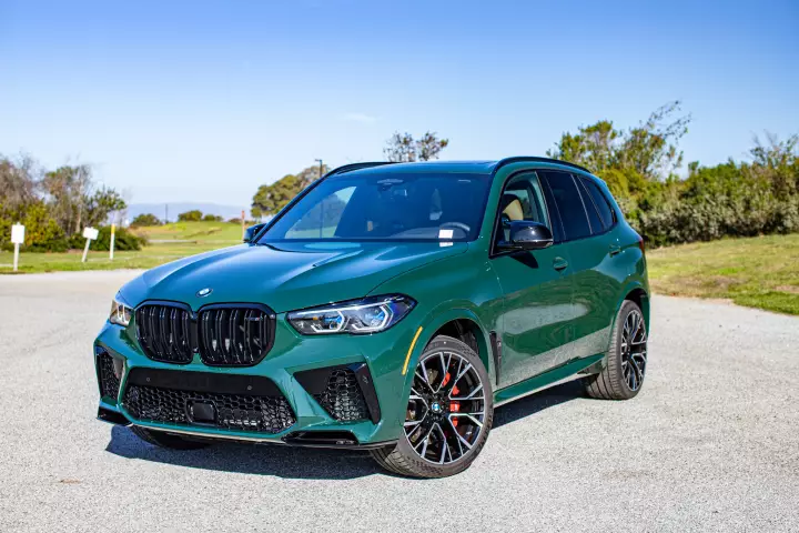 BMW X5 M (G05) painted in British Racing Green