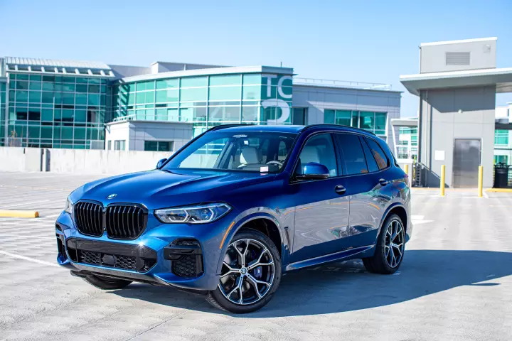 BMW X5 (G05) painted in Avus Blue