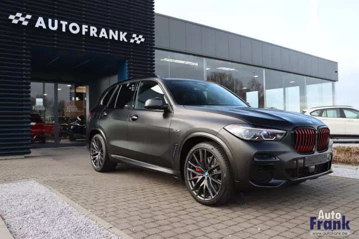 BMW X5 Black Vermilion Edition (G05) painted in Frozen Black