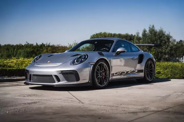 Porsche 911 GT3 RS (991.2) painted in GT Silver Metallic