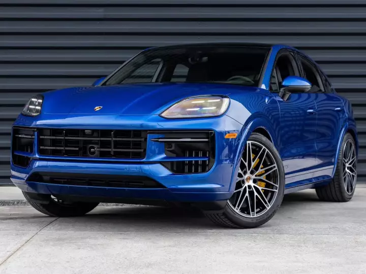 Porsche Cayenne Coupé (E3) painted in Sepang Blue
