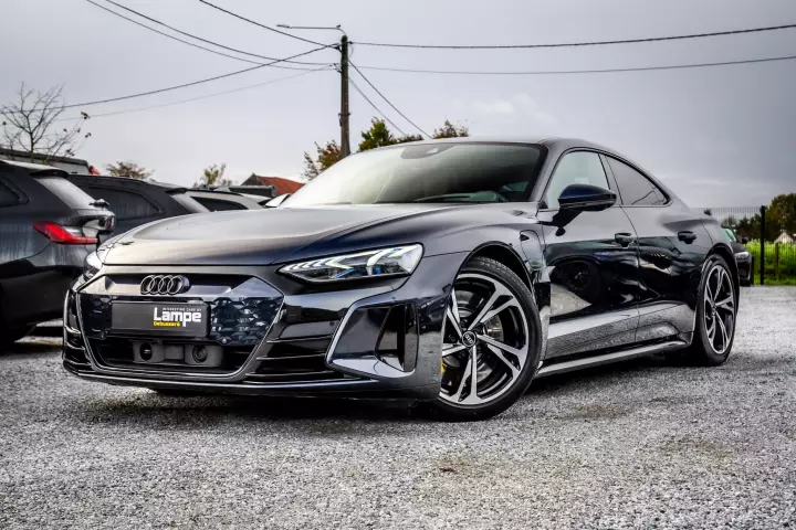 Audi e-tron GT painted in Night Blue