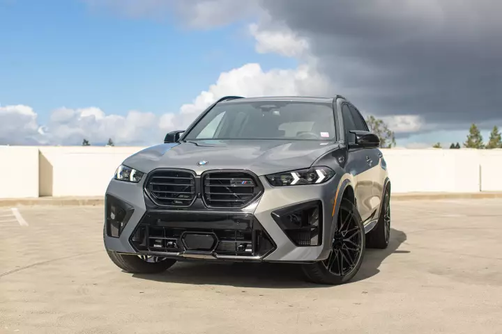 BMW X5 M (G05 LCI) painted in Stratus Grey