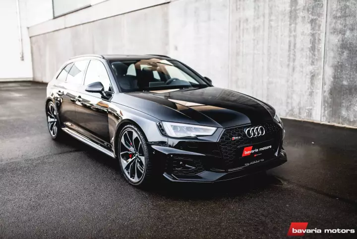 Audi RS4 Avant (B9) painted in Mythos Black
