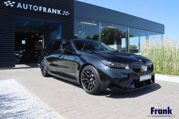 BMW M5 Touring (G99) painted in Sapphire Black