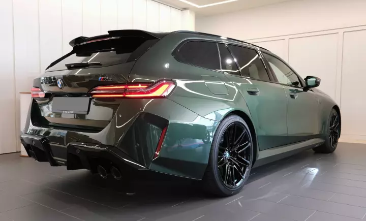 BMW M5 Touring (G99) painted in Malachite Green II