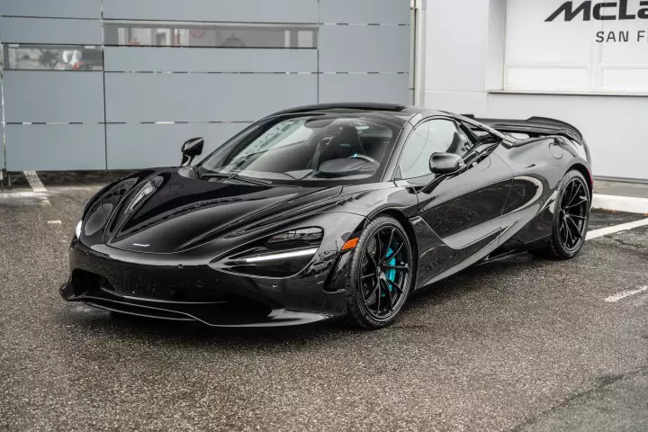 McLaren 750S Spider painted in Pure Black