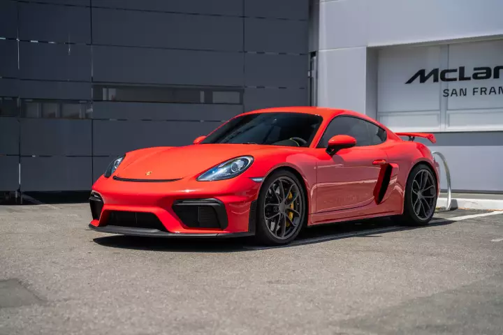 Porsche 718 Cayman GT4 (982) painted in Guards Red