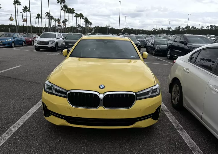 BMW 5 Series (G30) painted in Dakar Yellow II