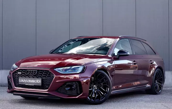 Audi RS4 Avant (B9) painted in Grenadine Red