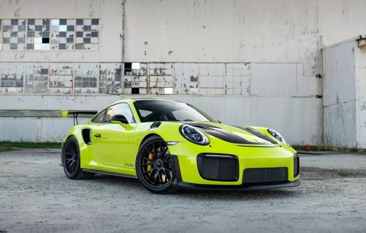 Porsche 911 GT2 RS (991) painted in Acid Green