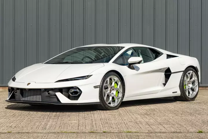 Lamborghini Temerario painted in Bianco Monocerus