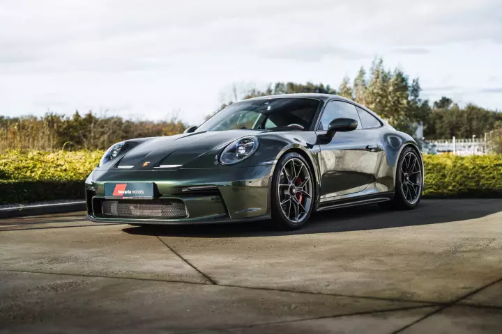 Porsche 911 GT3 Touring (992.1) painted in Oak Green Metallic