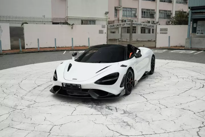 McLaren 765LT Spider painted in Silica White