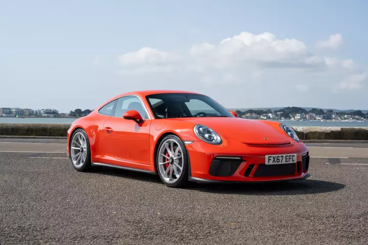 Porsche 911 GT3 Touring (991.2) painted in Lava Orange