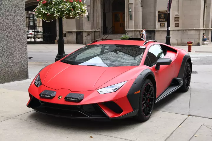 Lamborghini Huracán Sterrato painted in Rosso Mimir