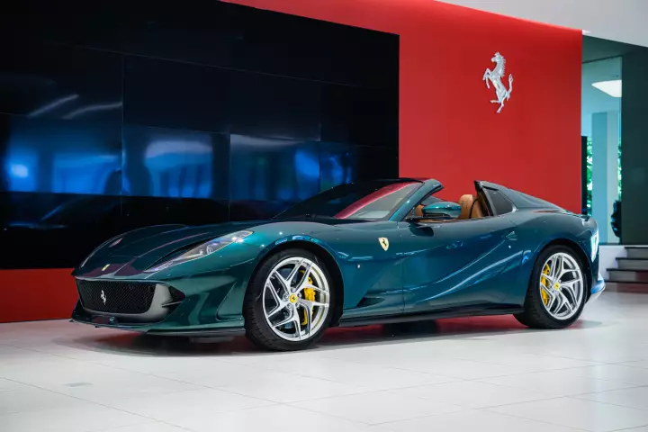 Ferrari 812 GTS painted in Verde Tracy